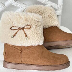 GBG Los Angeles Women's Suede Winter Boots Faux Fur & Gold Charms Brown 8.5 New